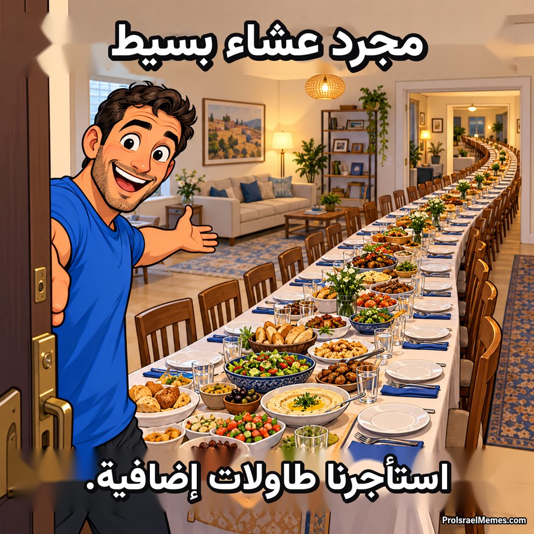 مضيف مبتسم يفتح الباب بجوار طاولة طعام طويلة تمتد عبر عدة غرف مفروشة.
